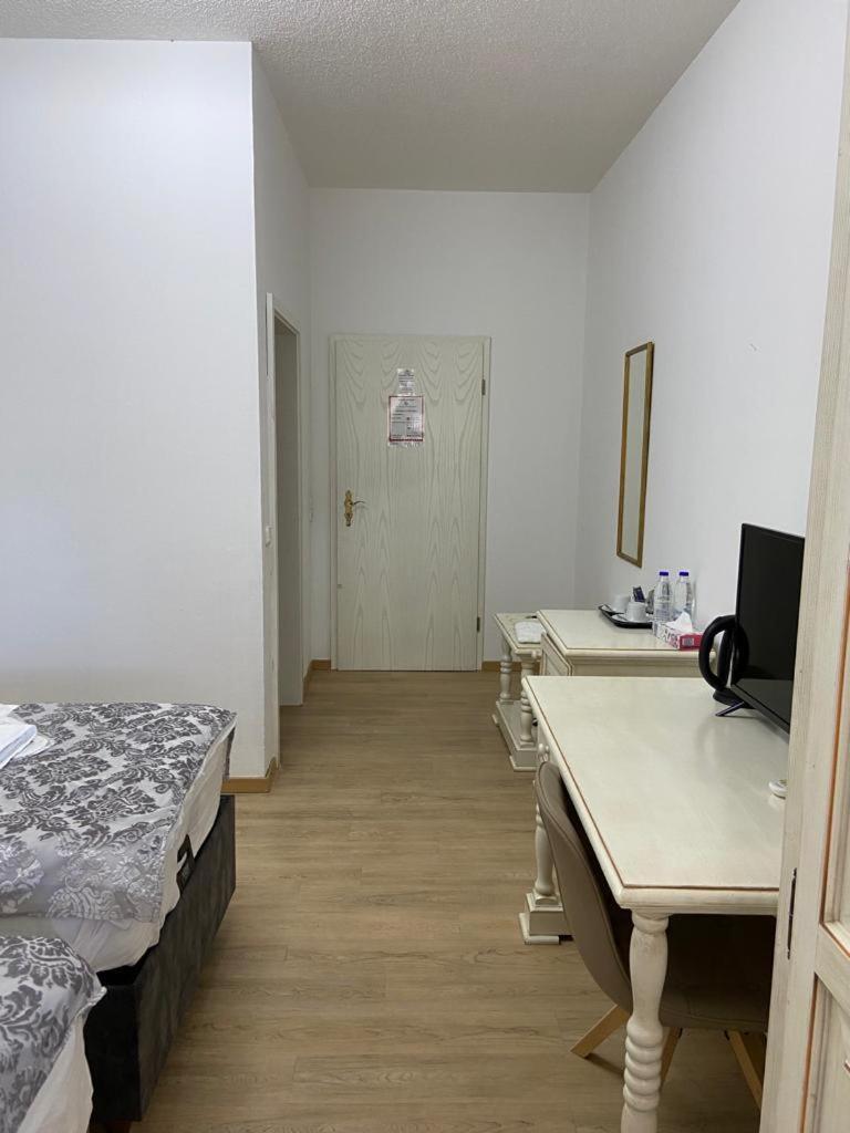 Astheimer Schloesschen Trebur Ruang foto